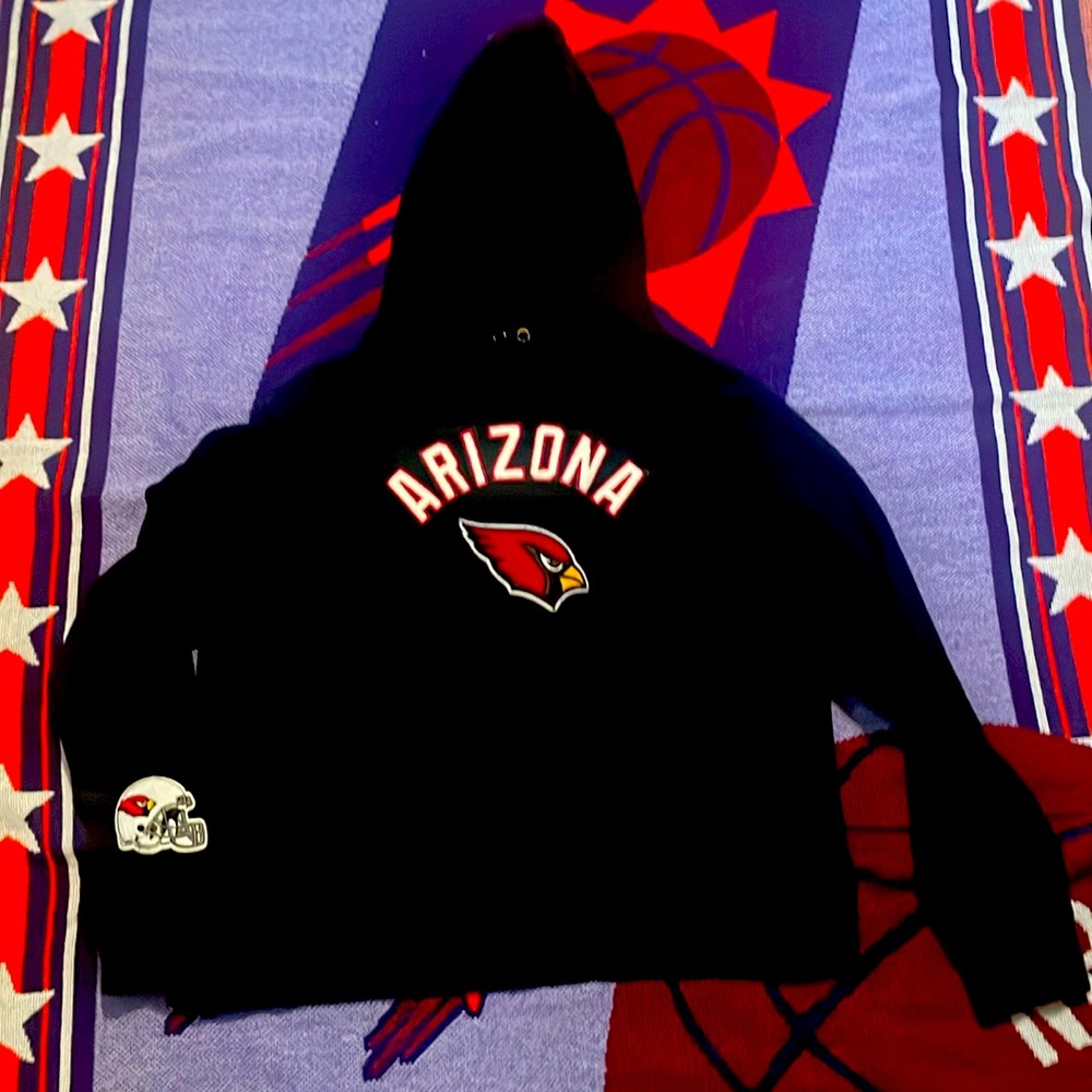 very nice hoodie in good condition willing to go lower